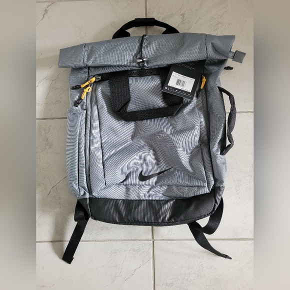 NWT Nike Sport Golf Backpack, grey/black, 29 litre - Picture 2 of 7
